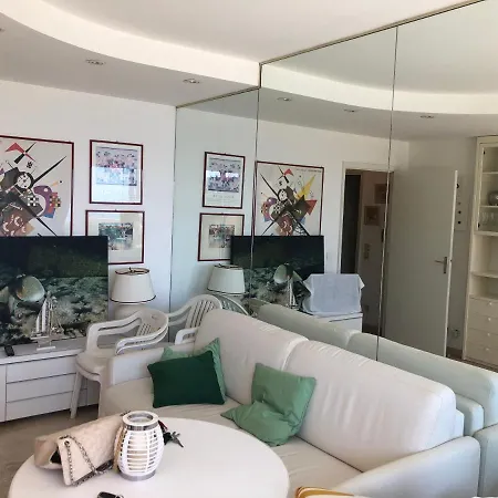 Grazioso Monolocale Con Ampia Terrazza Vista Mare E Montecarlo
